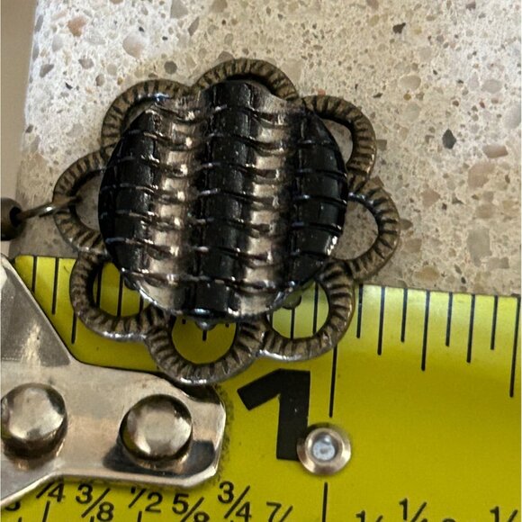 Vintage Button-Inspired Silver-Tone Dangle Earrings With Flower Design Retro - Picture 10 of 11